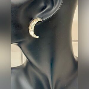 🗝️ Vintage Park Lane Silver Tone Ribbed Sculptural Statement Hoop Earrings